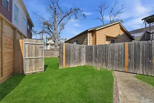 1110 E 27th St, Houston, TX 77009 - Photo 22