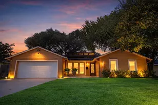 5426 Windswept Ln, Houston, TX 77056 - Photo 1