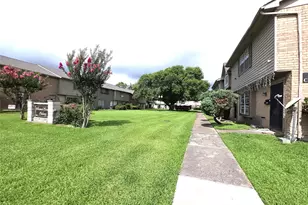 7118 Crownwest St, Houston, TX 77072 - Photo 2