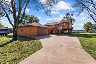 10 Shady Oaks Dr, Huntsville, TX 77320 - Photo 1