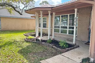 446 Capehill Dr, Houston, TX 77598 - Photo 4