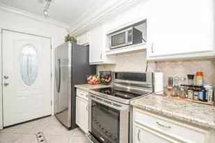 1938 Augusta Dr, Houston, TX 77057 - Photo 4