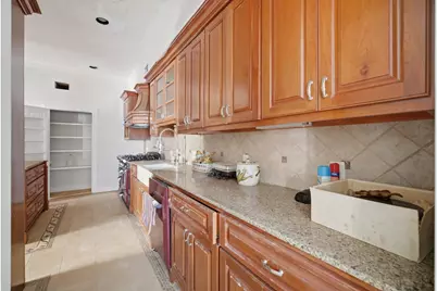 2107 Stonewalk Drive, Houston, TX 77056 - Photo 8
