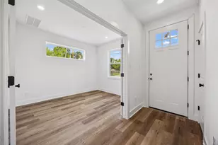 835 Elkhart St, Houston, TX 77091 - Photo 2