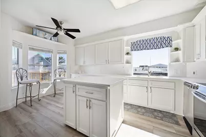 210 Easterly, Tiki Island, TX 77554 - Photo 4