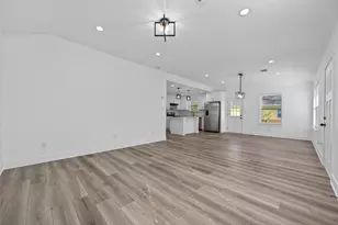 512 W Jefferson St, Brenham, TX 77833 - Photo 6