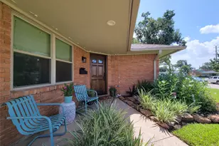 6550 Cindy Ln, Houston, TX 77008 - Photo 2