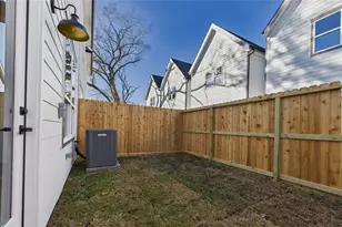 5032 Creekmont Dr, Houston, TX 77091 - Photo 4