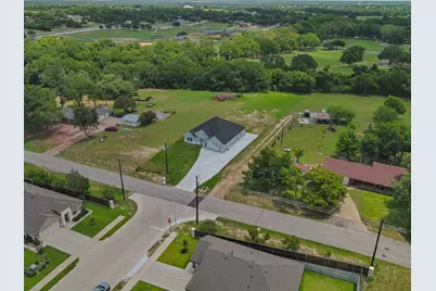 1874 Burleson, Brenham, TX 77833 - Photo 32