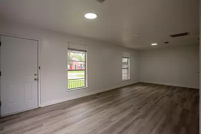 565 25th Street, Beaumont, TX 77706 - Photo 4