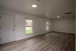 565 25th St, Beaumont, TX 77706 - Photo 4
