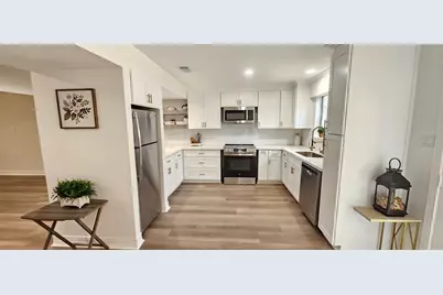 724 Country Place Drive #E, Houston, TX 77079 - Photo 10