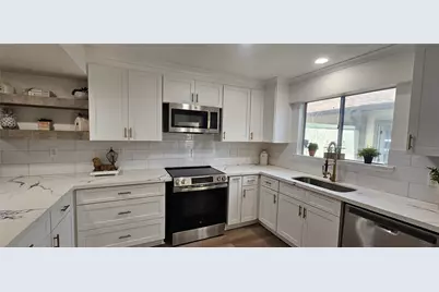 724 Country Place Drive #E, Houston, TX 77079 - Photo 12