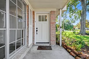 415 Morningside Dr, Friendswood, TX 77546 - Photo 2