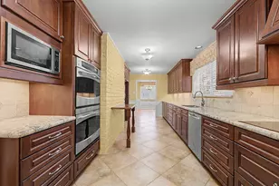 10103 Olympia Dr, Houston, TX 77042 - Photo 10