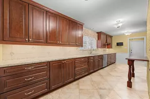 10103 Olympia Dr, Houston, TX 77042 - Photo 12