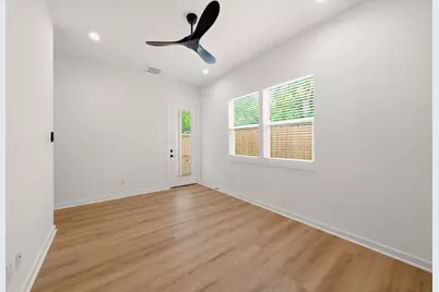 8203 Calhoun Road #B, Houston, TX 77033 - Photo 18