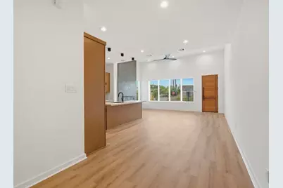 8203 Calhoun Road #B, Houston, TX 77033 - Photo 12