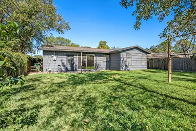 6325 Rowan Lane, Houston, TX 77074 - Photo 18
