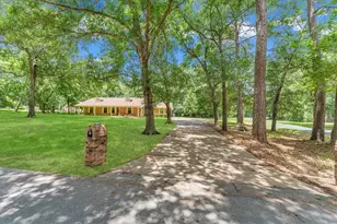 361 Forest Ln, Huntsville, TX 77340 - Photo 2