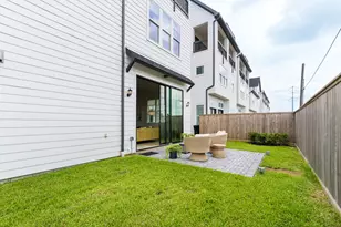 1027 Golden Nectar Ln, Houston, TX 77008 - Photo 4