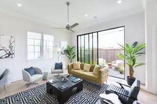 1027 Golden Nectar Ln, Houston, TX 77008 - Photo 4