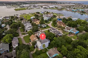 209 Queen Rd, Clear Lake Shores, TX 77565 - Photo 2