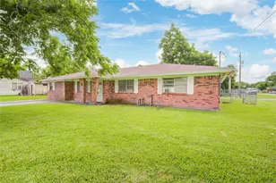 1421 N Ave S, Freeport, TX 77541 - Photo 1