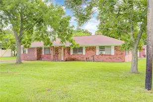 1421 N Ave S, Freeport, TX 77541 - Photo 4