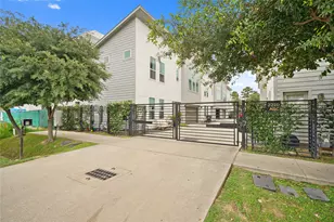 2210 Lou Ellen Ln, Houston, TX 77018 - Photo 2