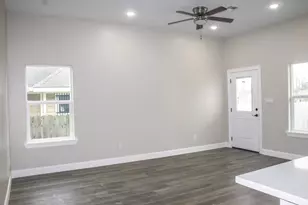 8309 Parker Rd, Houston, TX 77078 - Photo 2