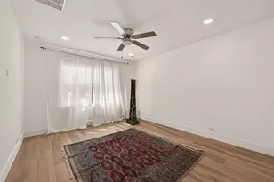 339 E Delz Dr, Houston, TX 77022 - Photo 6