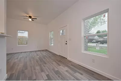 9009 Hilda Street, Houston, TX 77033 - Photo 6