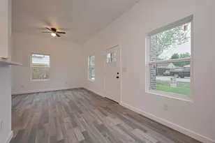 9009 Hilda St, Houston, TX 77033 - Photo 6