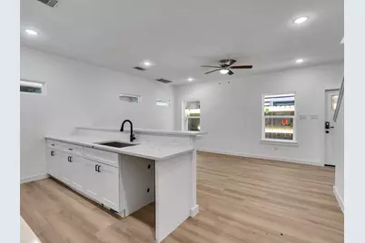 8810 Crestview Drive, Houston, TX 77028 - Photo 16