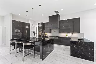 14002 Woodthorpe Ln, Houston, TX 77079 - Photo 6