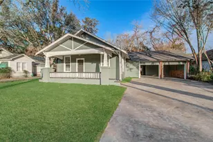 727 Travis St, Columbus, TX 78934 - Photo 2