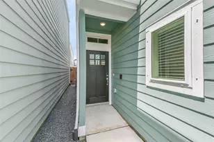 583 Avisa Dr, Kemah, TX 77565 - Photo 4