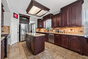 11004 Oakwood Dr, La Porte, TX 77571 - Photo 8