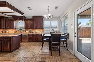 11004 Oakwood Dr, La Porte, TX 77571 - Photo 10