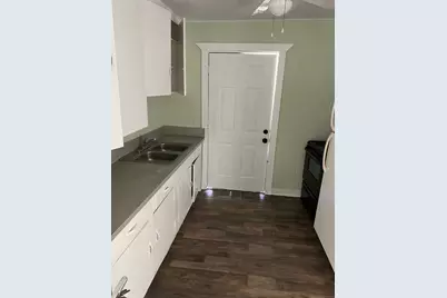 527 W 8th Street, Freeport, TX 77541 - Photo 4