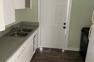 527 W 8th St, Freeport, TX 77541 - Photo 4