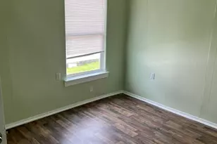 527 W 8th St, Freeport, TX 77541 - Photo 8