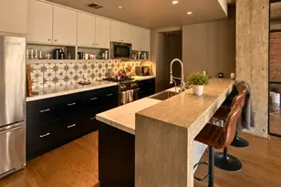204 Travis St, Houston, TX 77002 - Photo 4