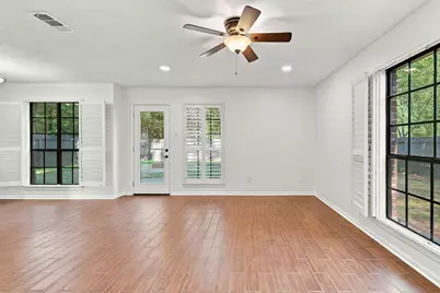19 Village Knoll Place Place, The Woodlands, TX 77381 - Photo 18
