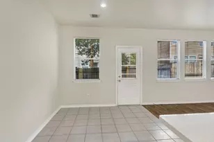 39 Camellia Grove Circle, The Woodlands, TX 77382 - Photo 4