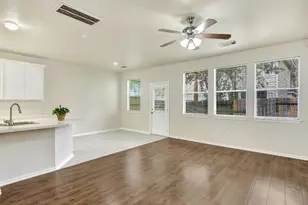 39 Camellia Grove Circle, The Woodlands, TX 77382 - Photo 10