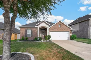 2115 Rolling Hills Dr, Pearland, TX 77581 - Photo 1