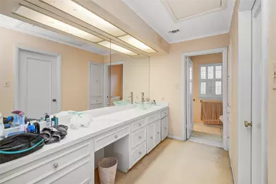 526 Bolton Place, Houston, TX 77024 - Photo 38
