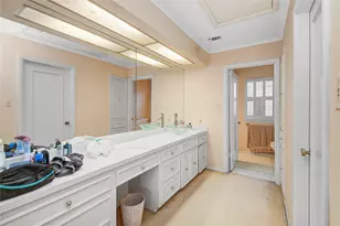 526 Bolton Pl, Houston, TX 77024 - Photo 38